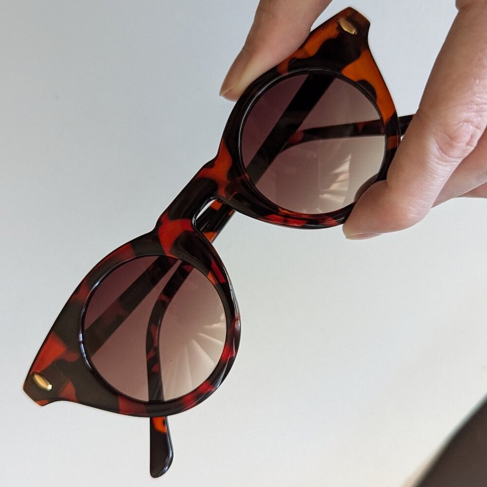 Retro Tortoise Shell Sunglasses